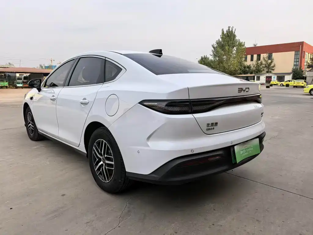 BYD Seal 05 DM-i — фото 8