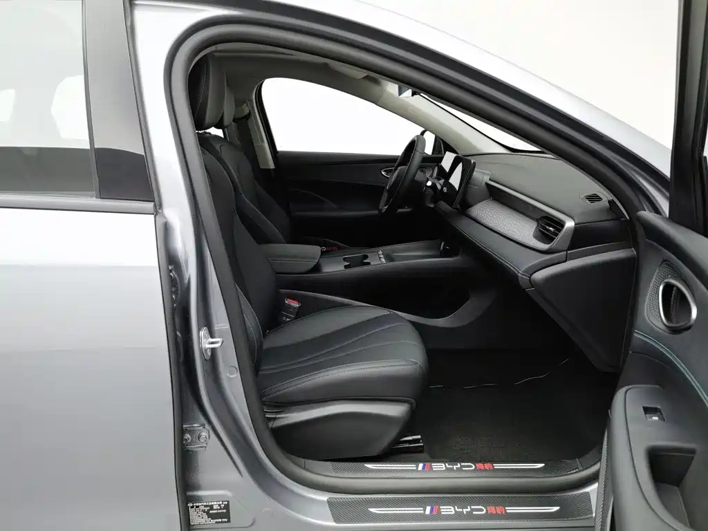 BYD Seal 05 DM-i — фото 23