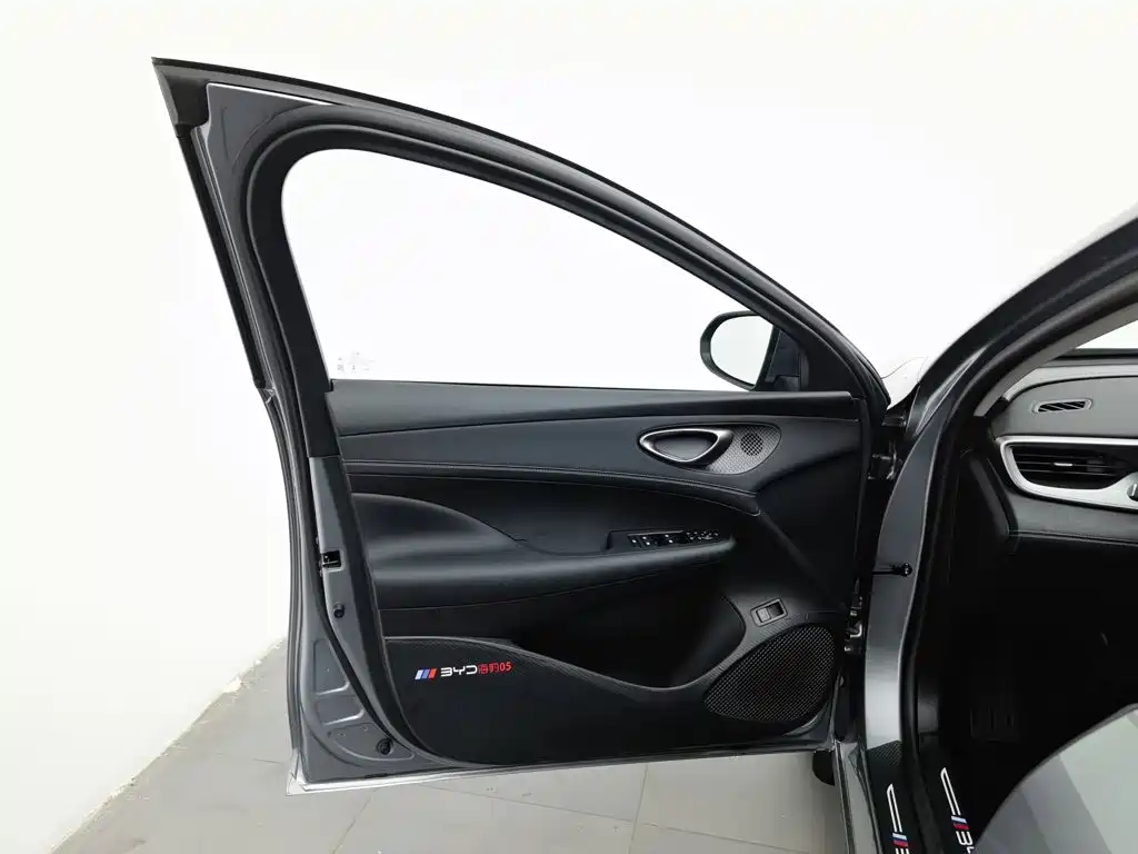BYD Seal 05 DM-i — фото 8