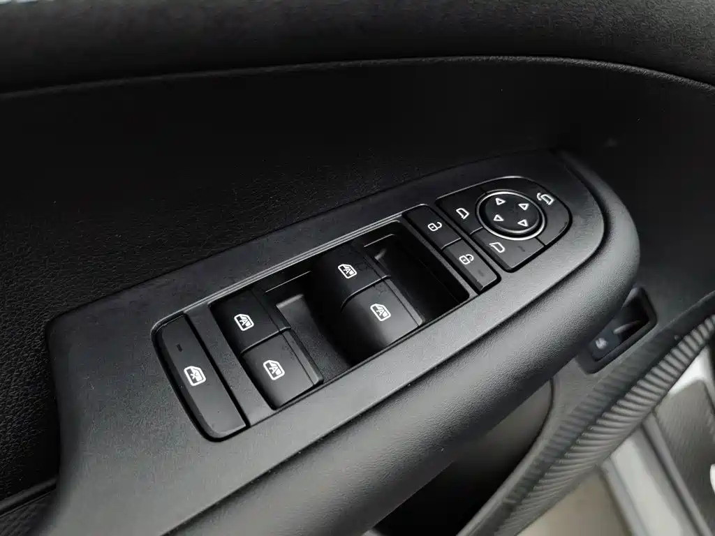 BYD Seal 05 DM-i — фото 9