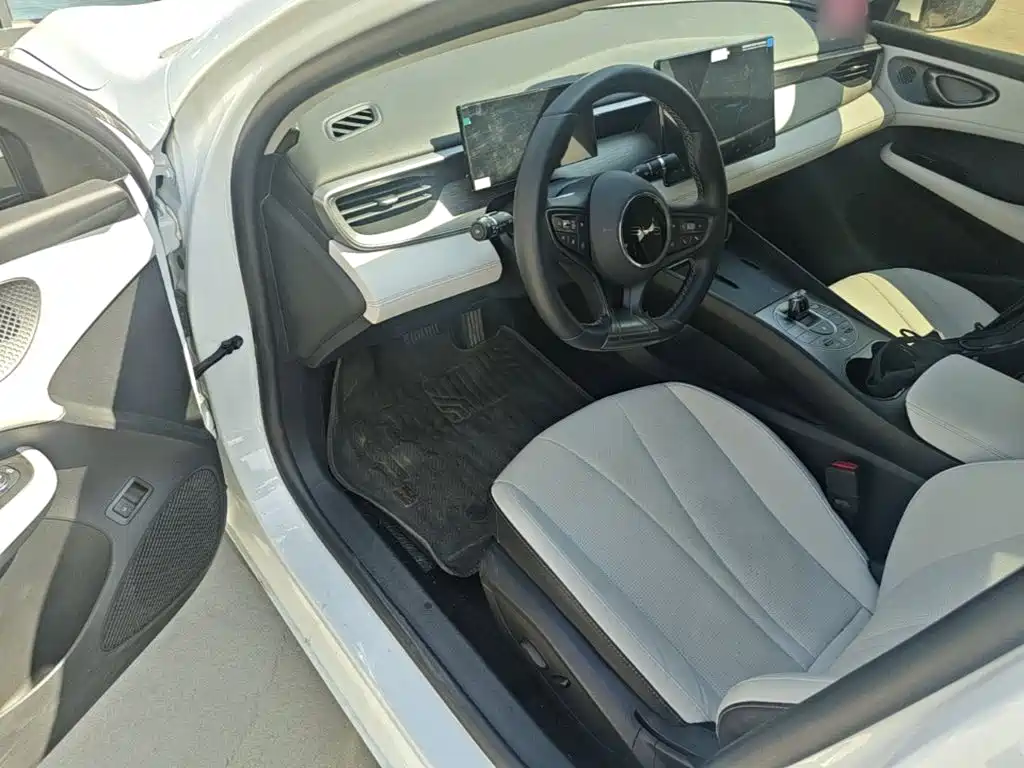 BYD Seal 05 DM-i — фото 13
