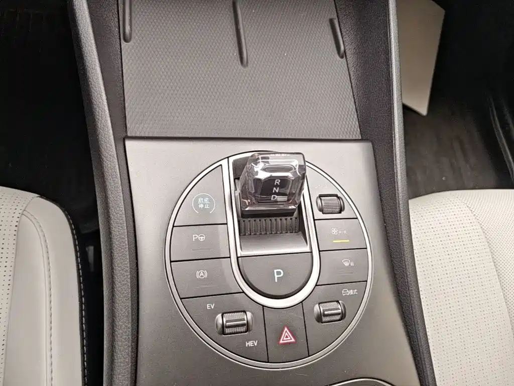 BYD Seal 05 DM-i — фото 19
