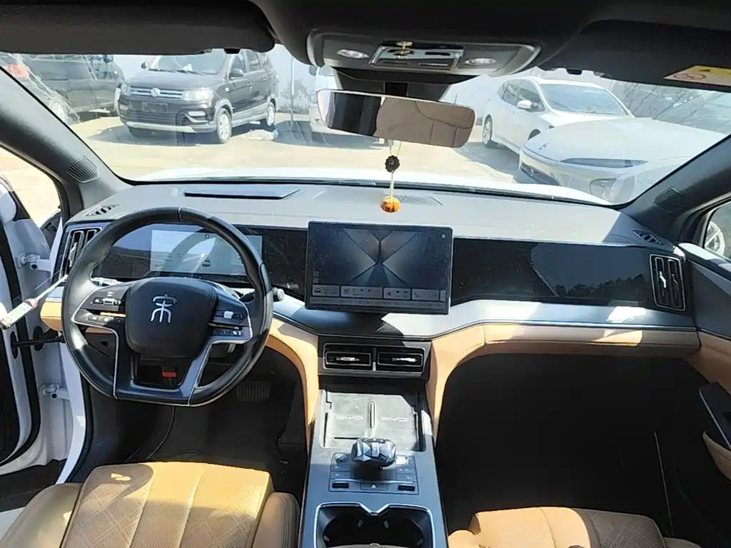 BYD L DM-i — фото 10