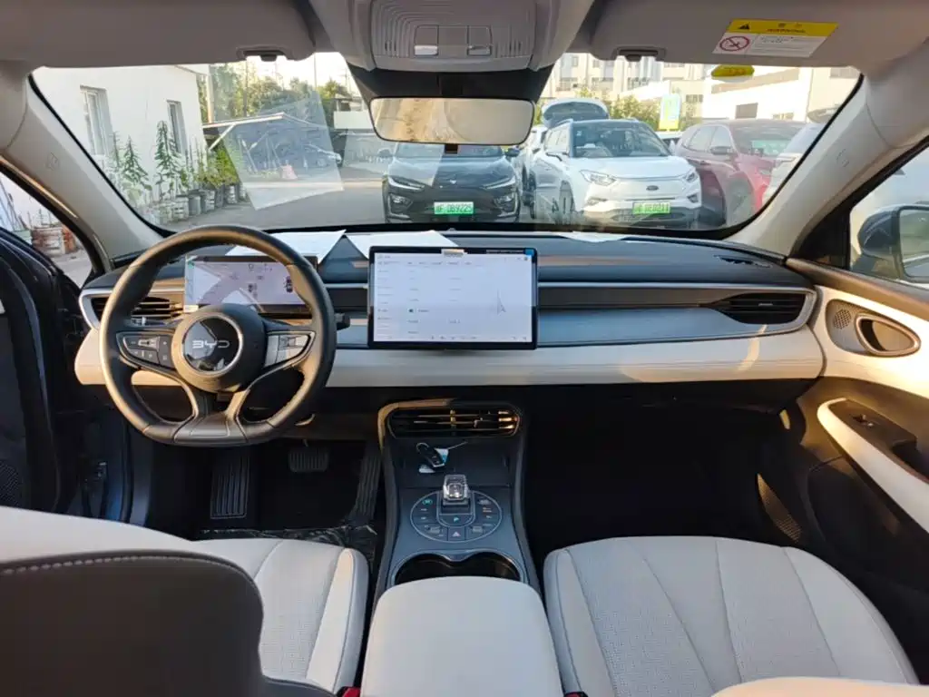 BYD Seal 05 DM-i — фото 10