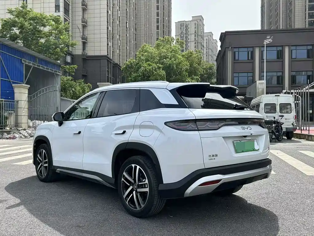 BYD L DM-i — фото 6