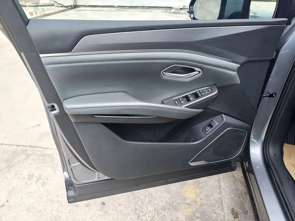 BYD L DM-i — фото 7