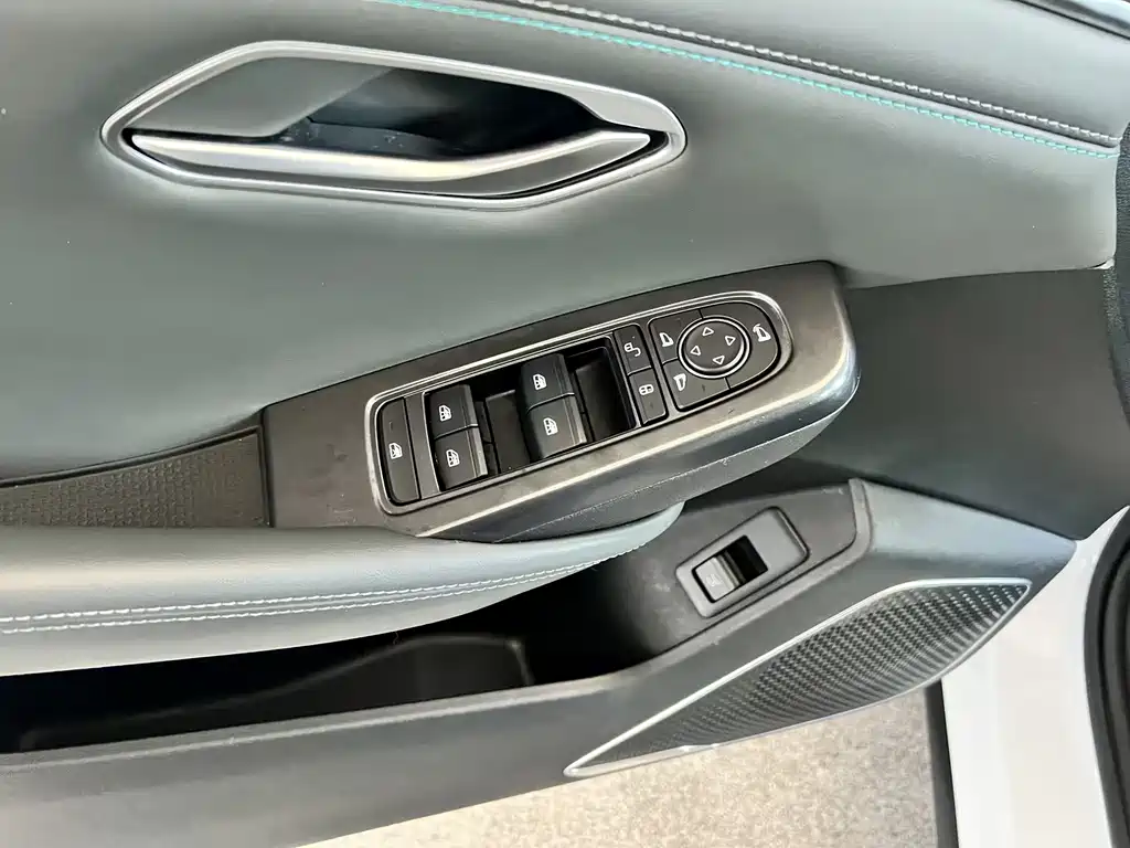 BYD L DM-i — фото 14