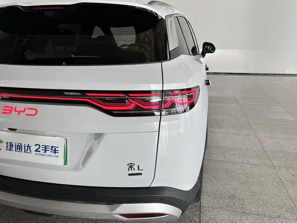 BYD L DM-i — фото 23
