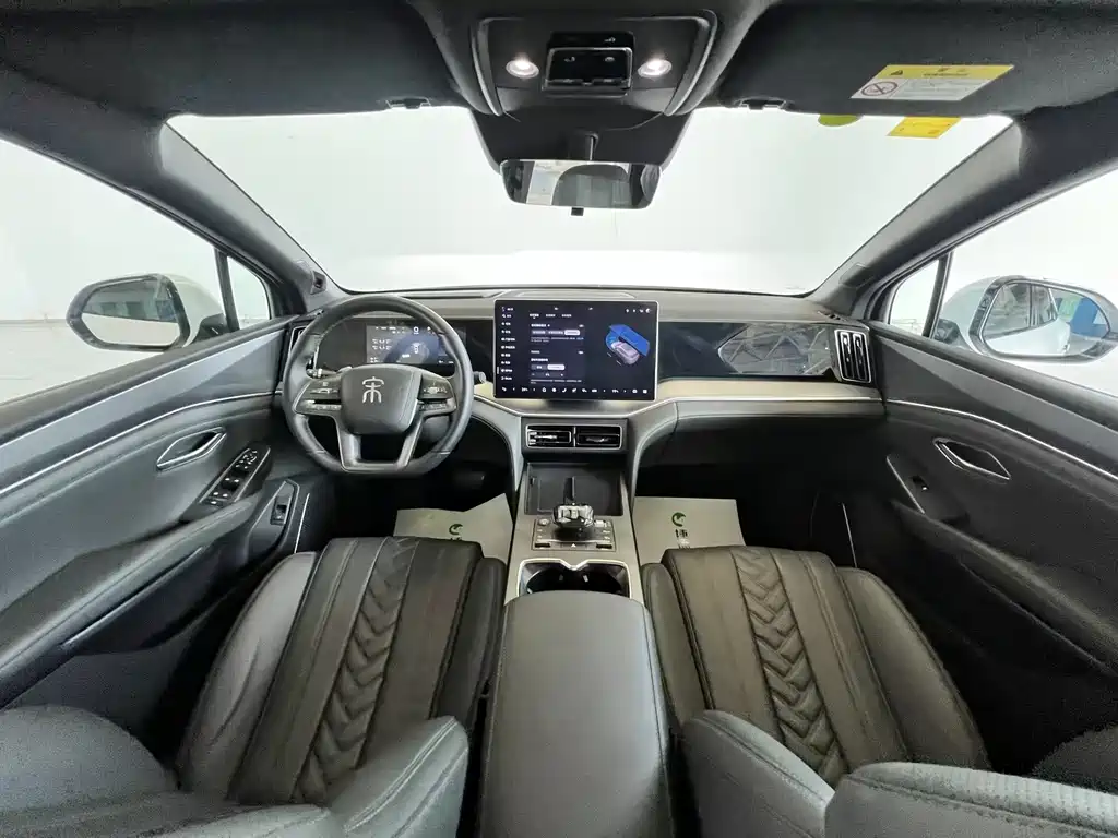 BYD L DM-i — фото 28