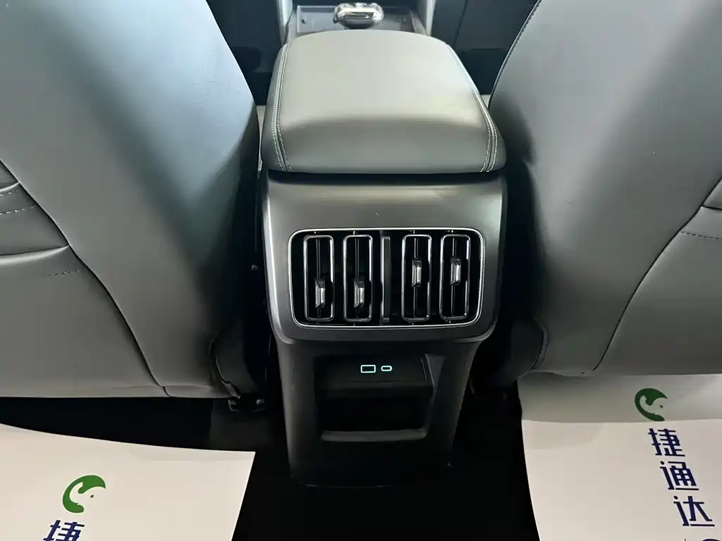 BYD L DM-i — фото 30