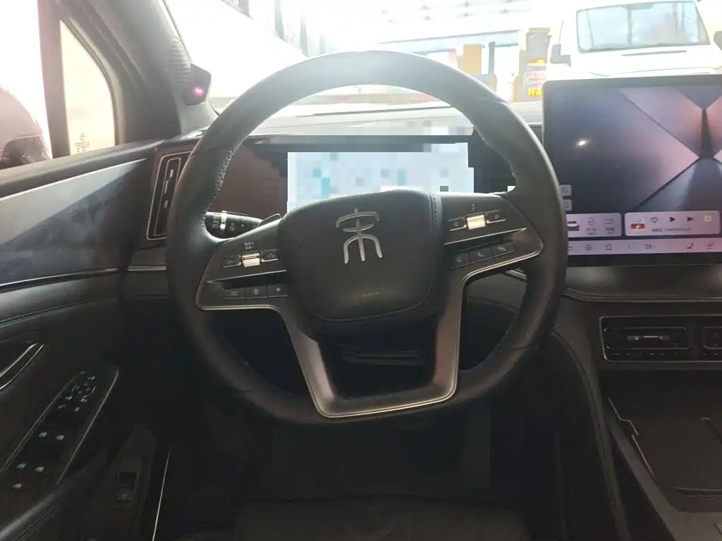 BYD L DM-i — фото 6