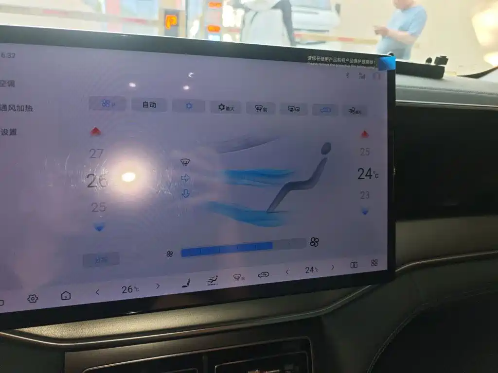 BYD L DM-i — фото 9