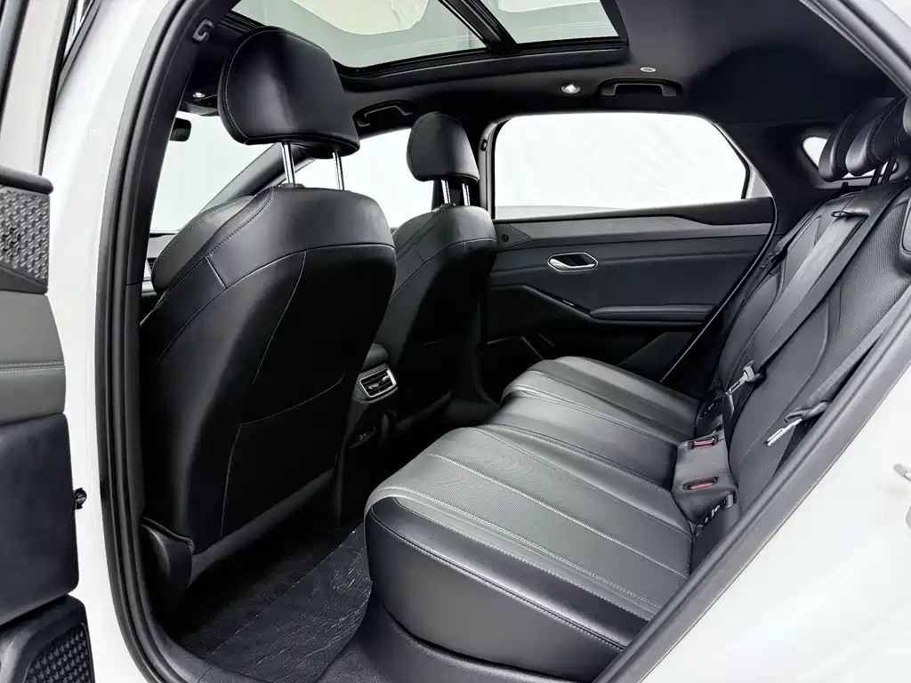 BYD Qin L — фото 10