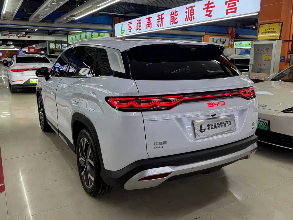 BYD L DM-i — фото 4
