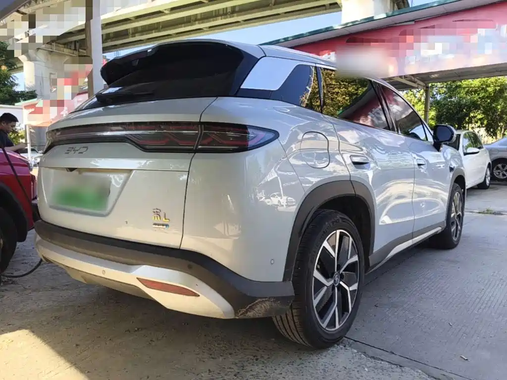 BYD L DM-i — фото 7