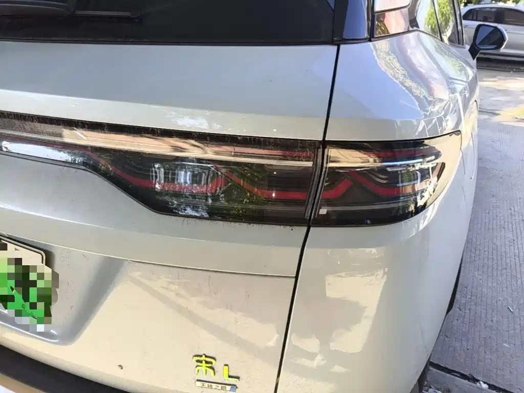 BYD L DM-i — фото 8
