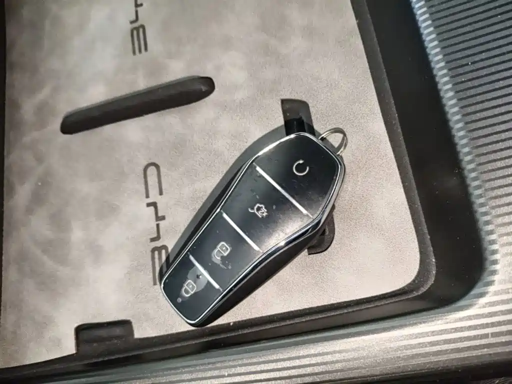BYD L DM-i — фото 9