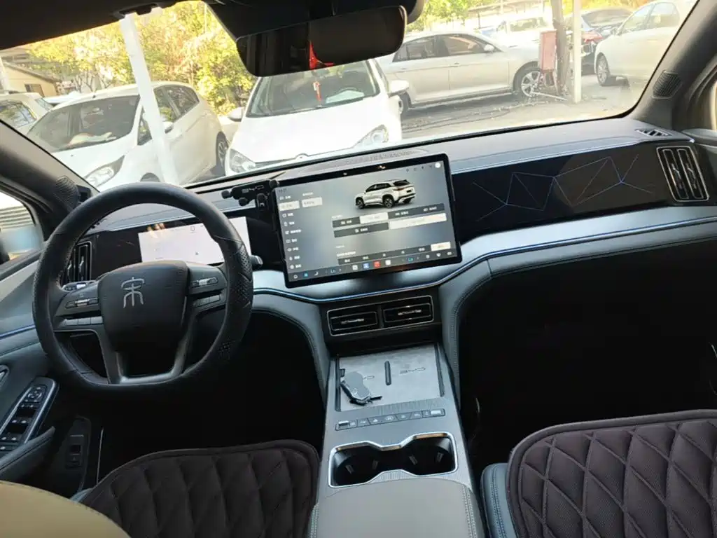 BYD L DM-i — фото 10