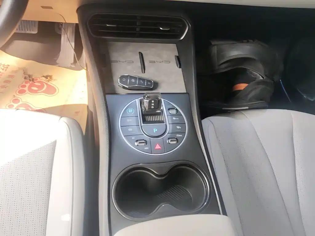BYD Seal 05 DM-i — фото 14