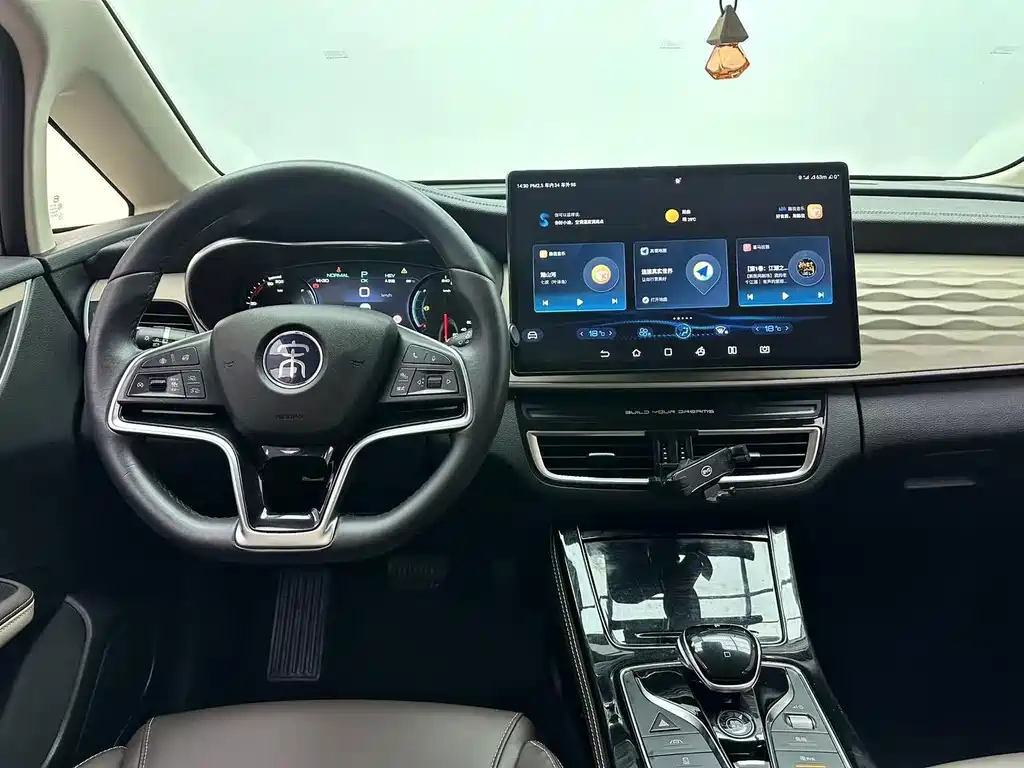 BYD MAX New Energy — фото 13