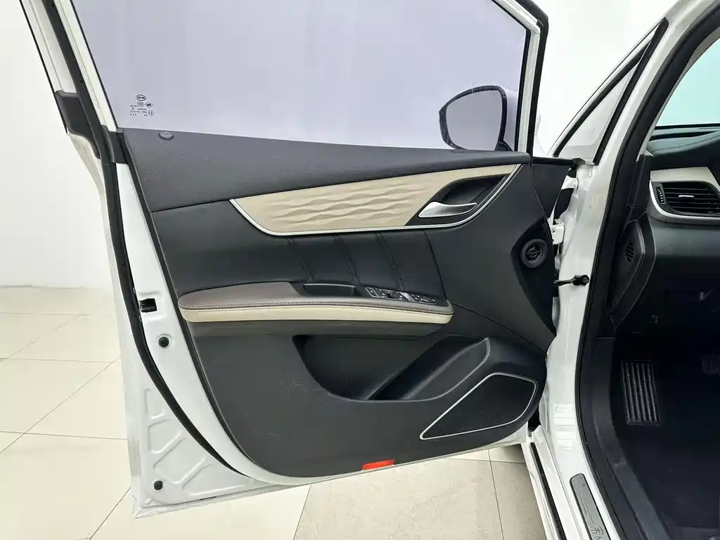 BYD MAX New Energy — фото 15