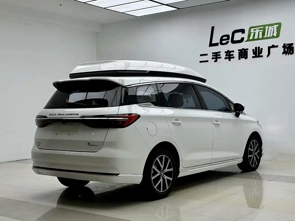 BYD MAX New Energy — фото 6
