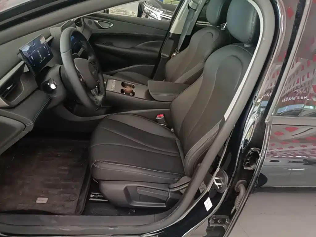 BYD Seal 05 DM-i — фото 15