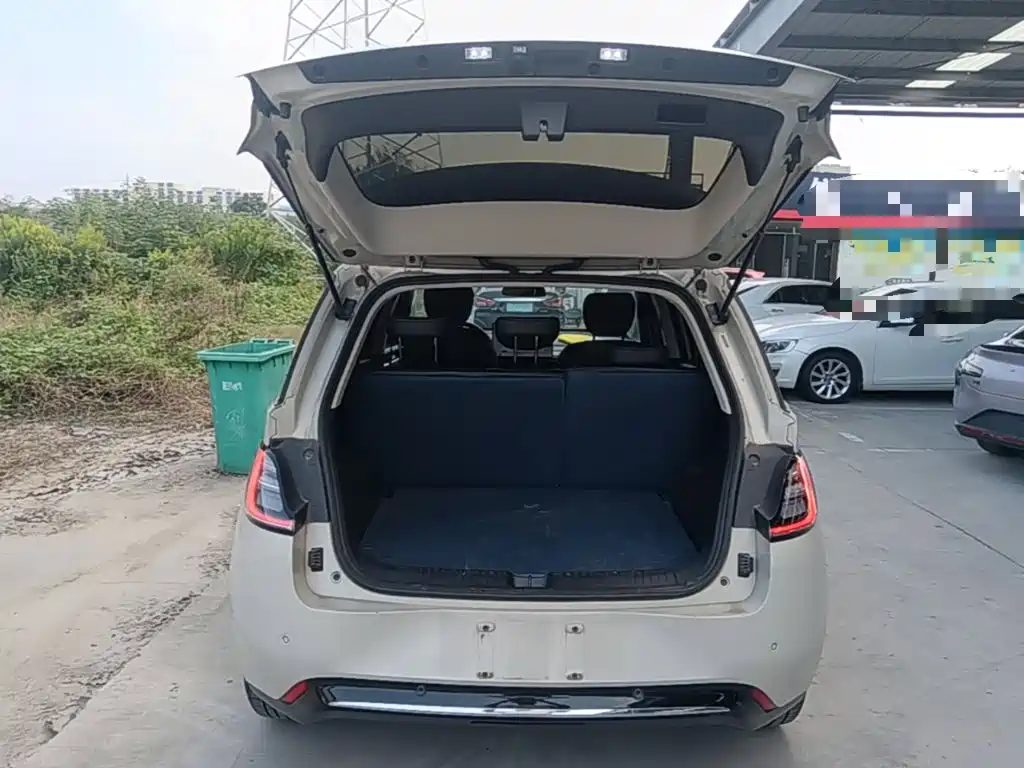 Baojun Yunduo — фото 19