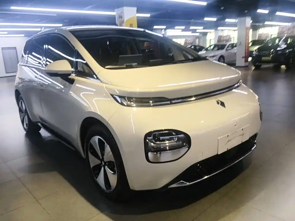 Baojun Yunduo — фото 4