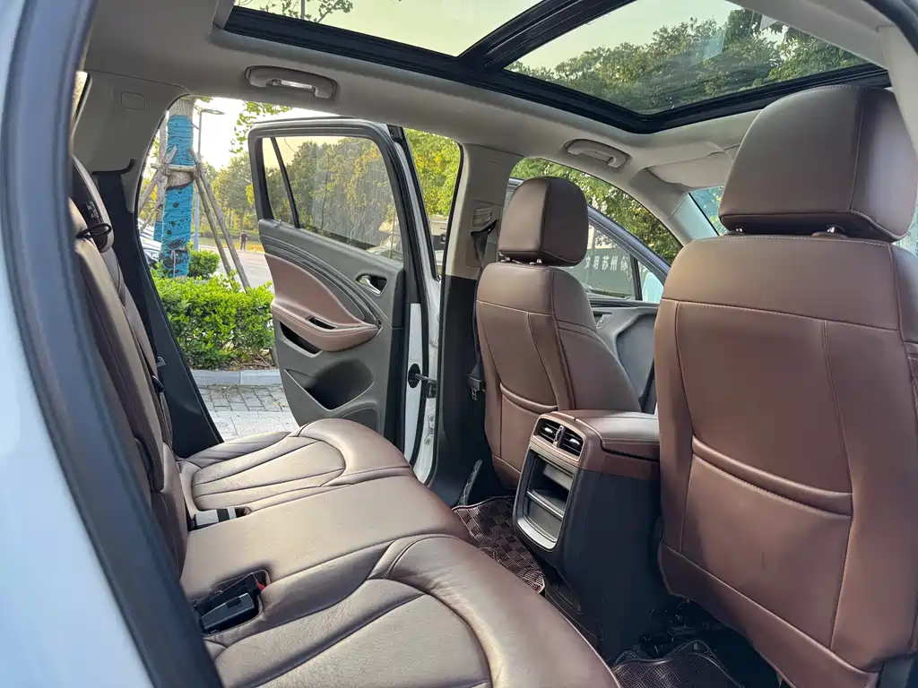 Buick Envision Plus — фото 8
