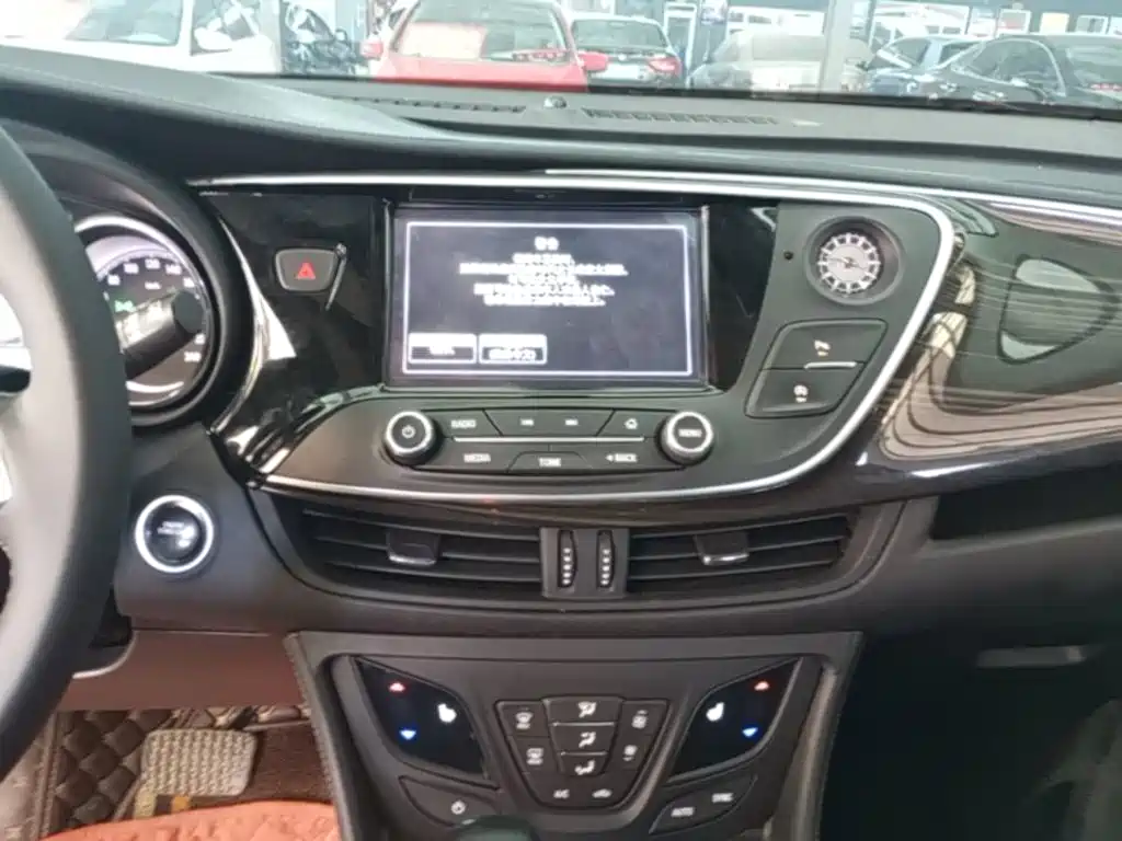 Buick Envision Plus — фото 13