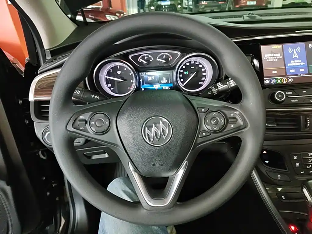 Buick Envision Plus — фото 11