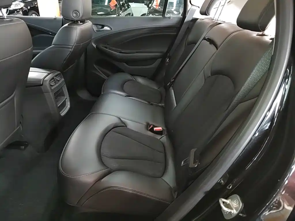 Buick Envision Plus — фото 17