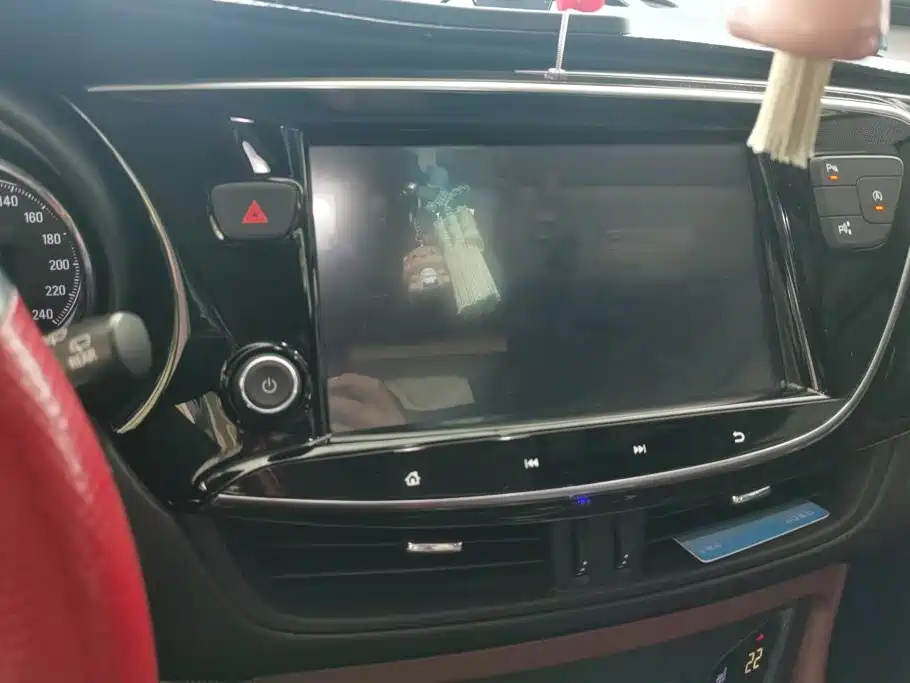 Buick Envision Plus — фото 13