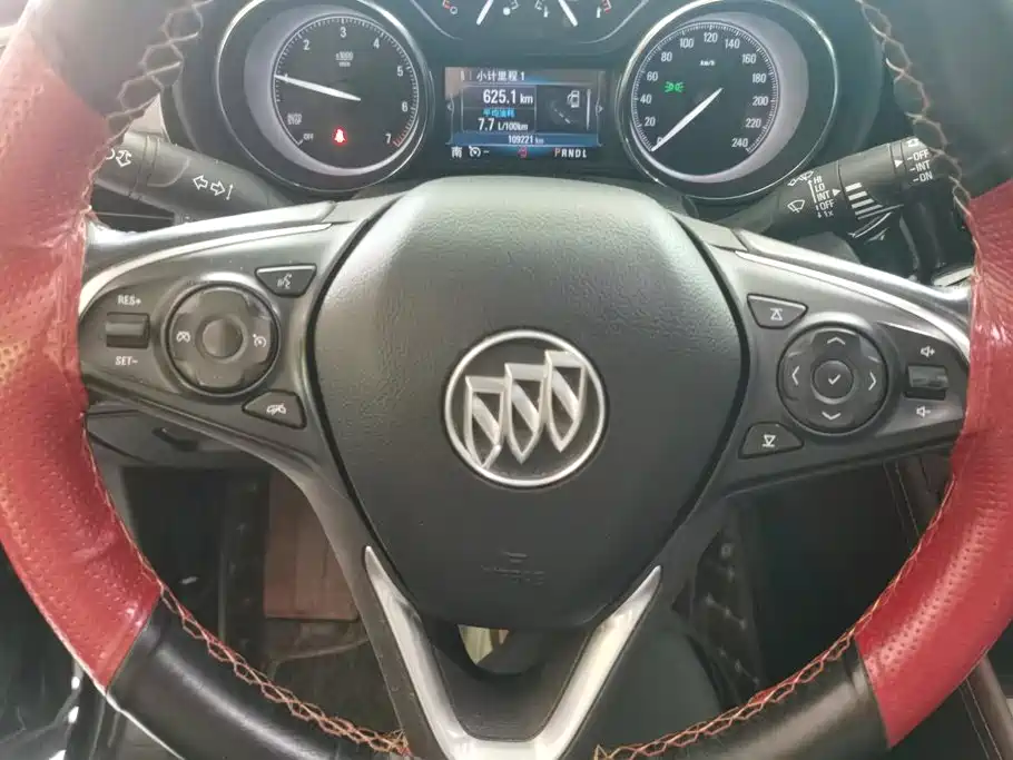 Buick Envision Plus — фото 15