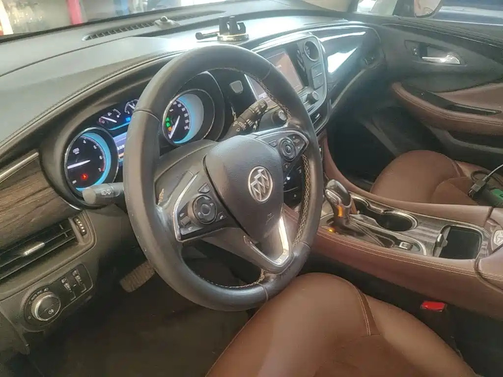 Buick Envision Plus — фото 11
