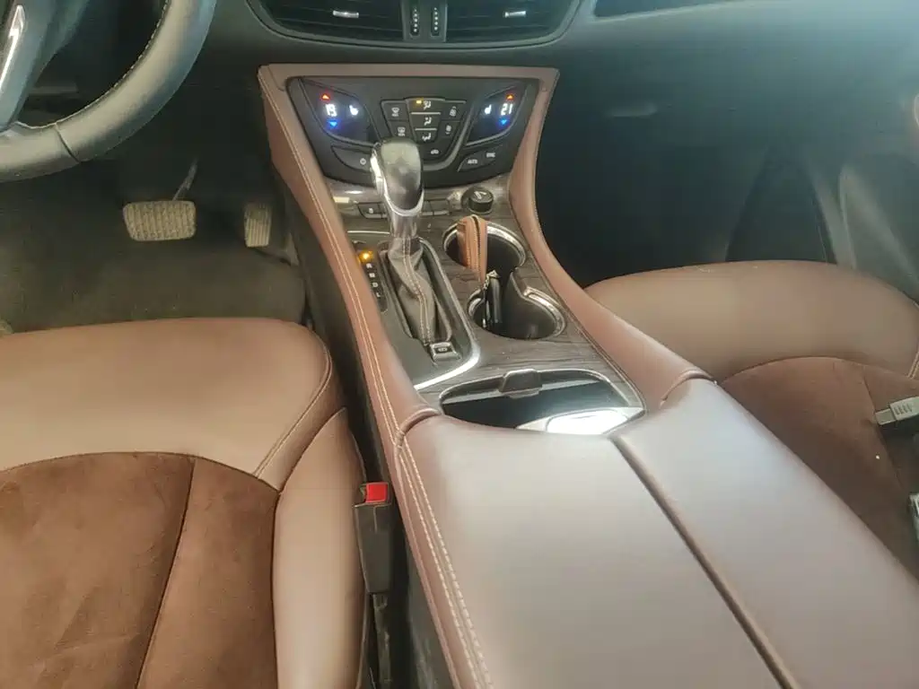 Buick Envision Plus — фото 14