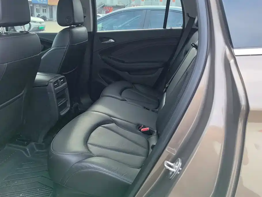 Buick Envision Plus — фото 11
