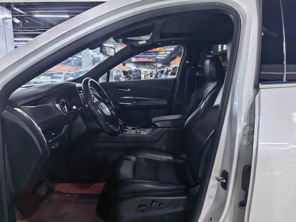 Cadillac XT4 — фото 8