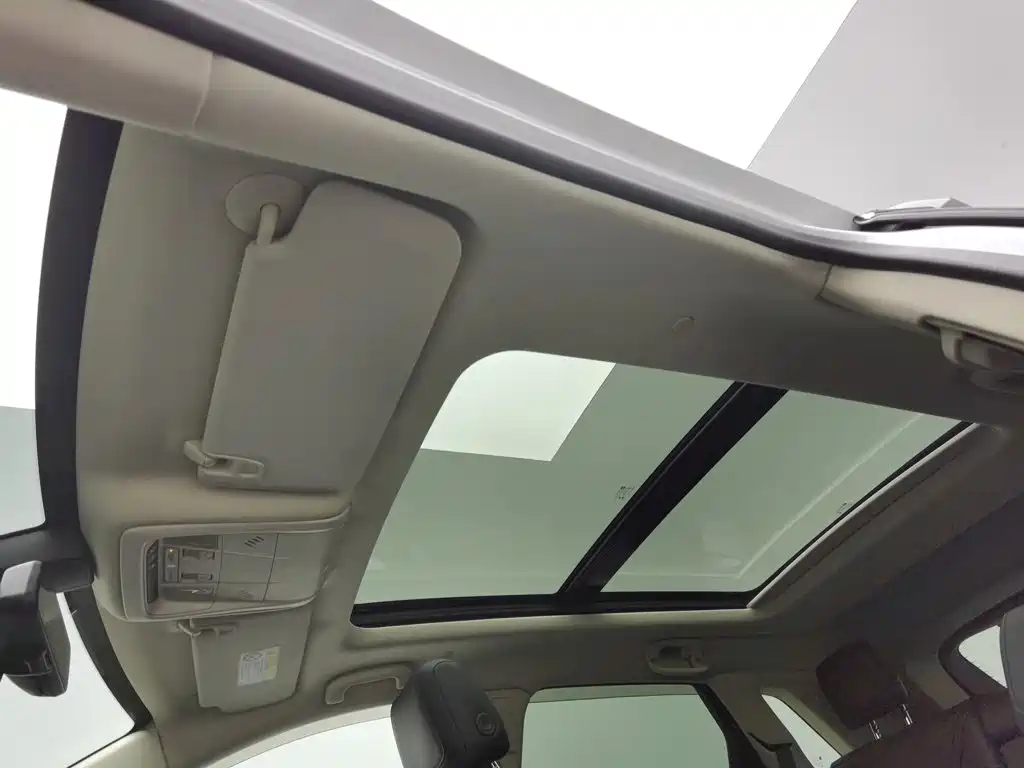Cadillac XT5 — фото 14