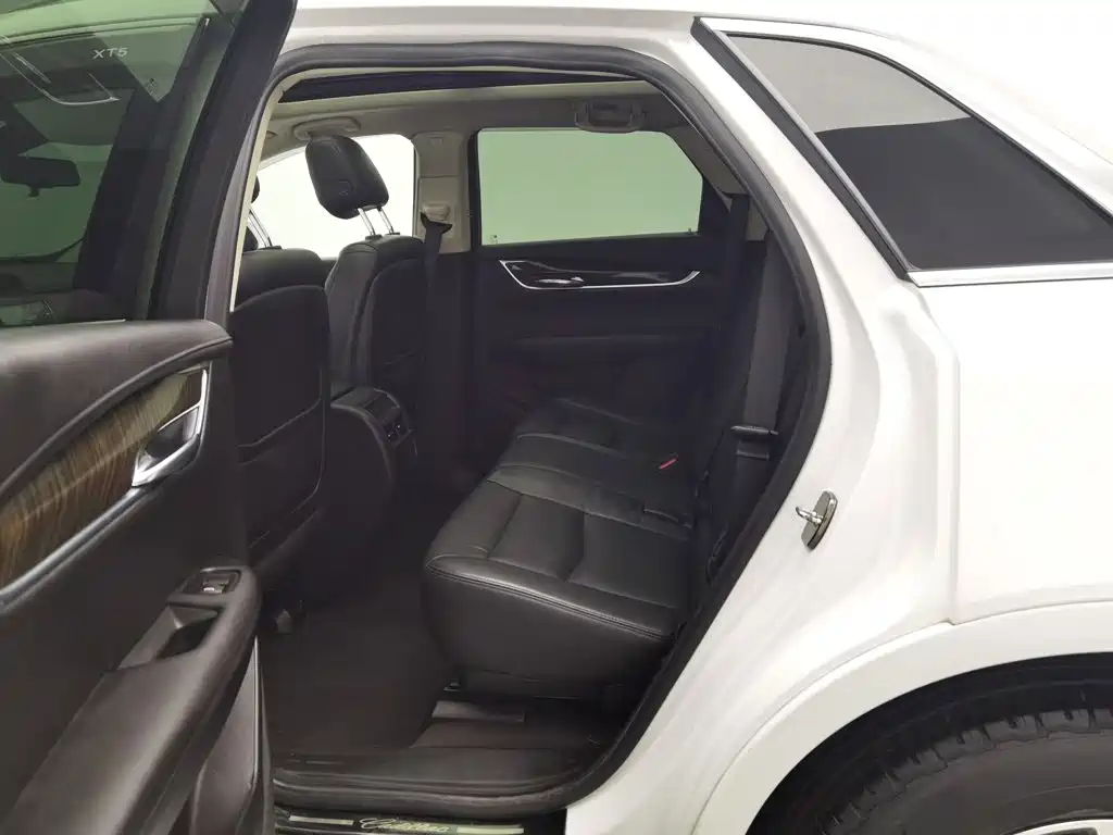 Cadillac XT5 — фото 15