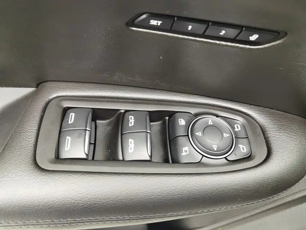 Cadillac XT5 — фото 9