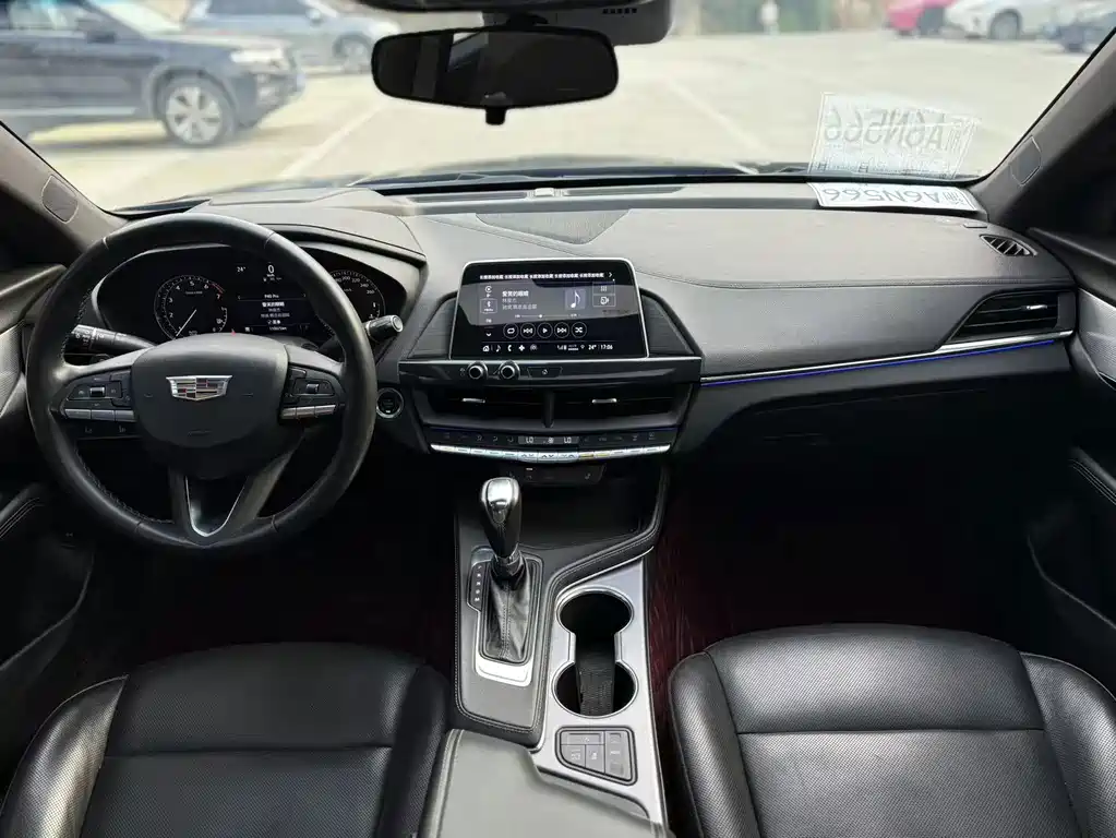 Cadillac CT4 — фото 9