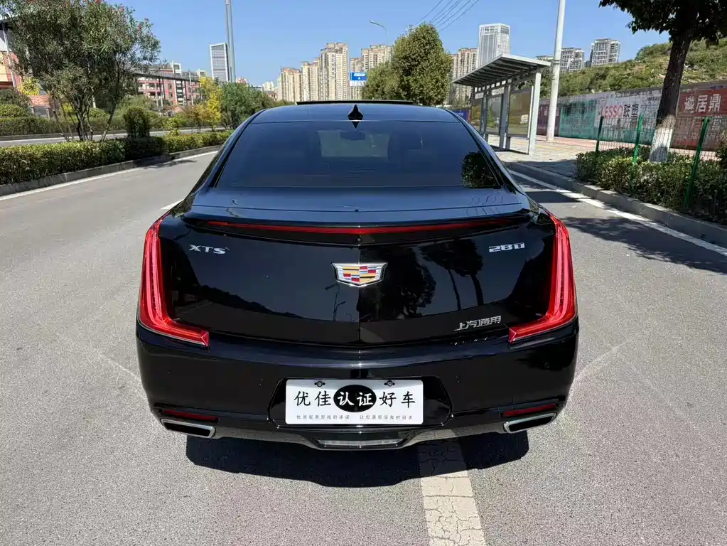 Cadillac XTS — фото 11