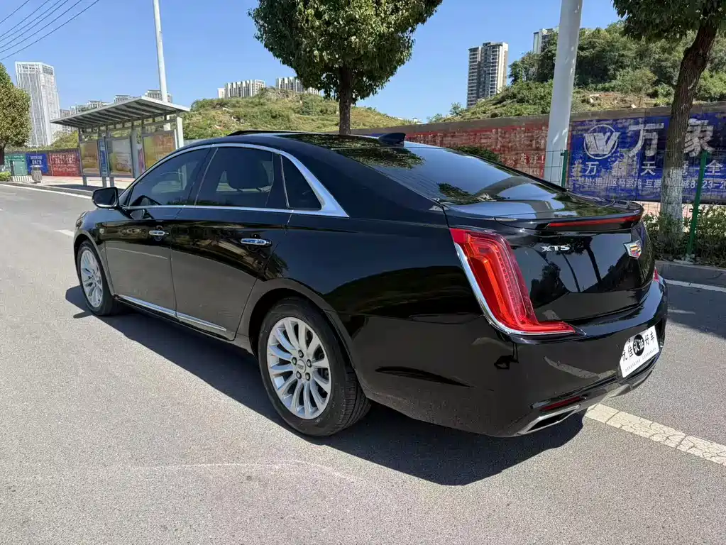Cadillac XTS — фото 10