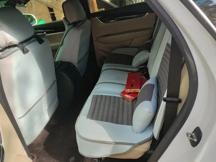 Cadillac XT5 — фото 11