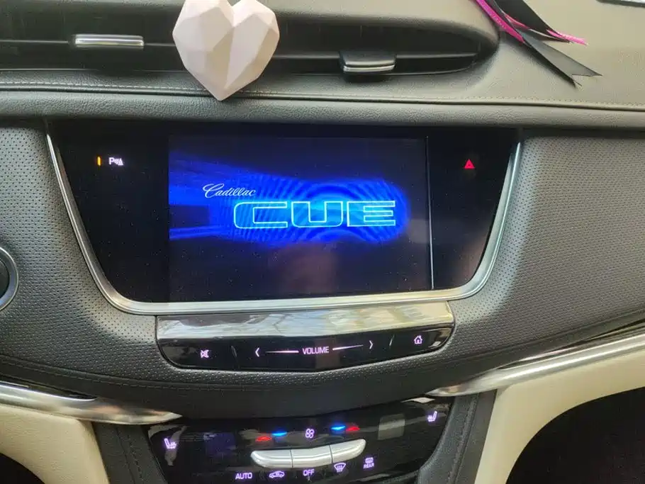 Cadillac XT5 — фото 13