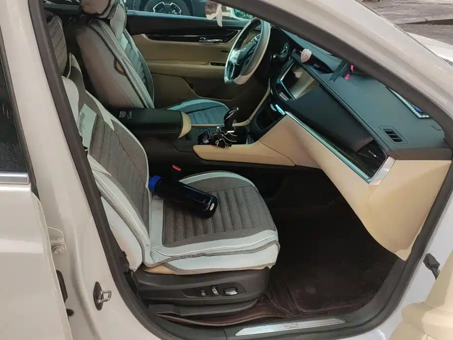Cadillac XT5 — фото 8