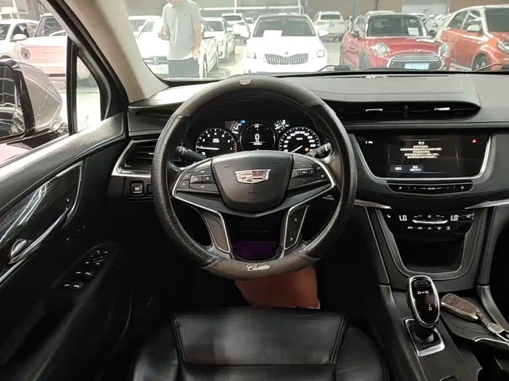Cadillac XT5 — фото 11