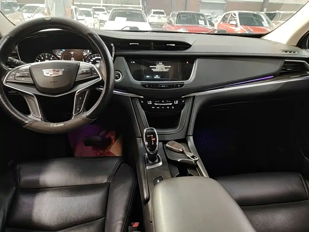 Cadillac XT5 — фото 13